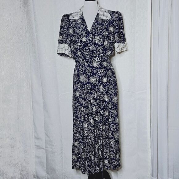 Cynthia Howie Vintage Navy Blue Outlined Floral Lace Pleated Tea Length Dress - Picture 2 of 16